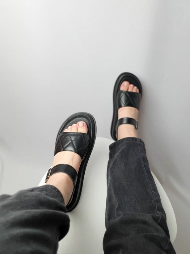 Черные стеганые сандалии из натуральной кожи