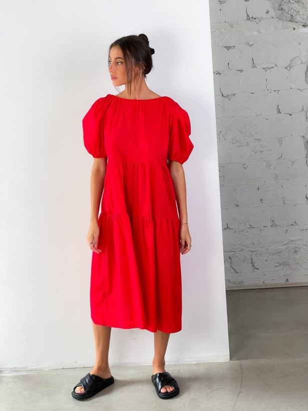 Червона сукня міді з відкритою спиною