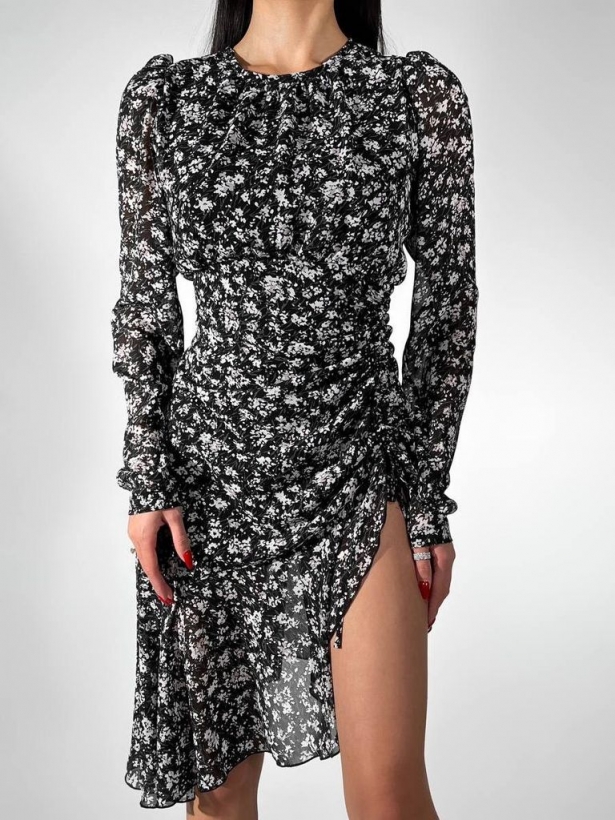 Асиметрична сукня з відкритою спиною