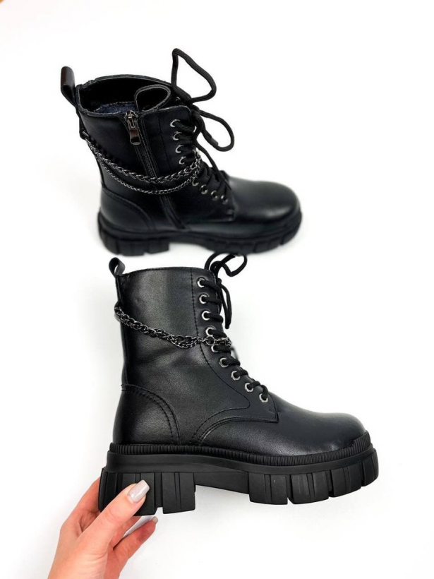 Черные зимние кожаные ботинки с цепочками