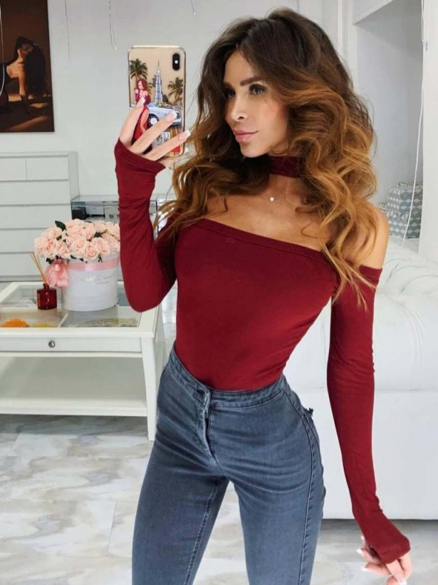 Off-the-shoulder bodysuit with a choker