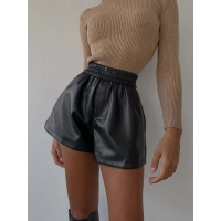 Sporty style leather shorts