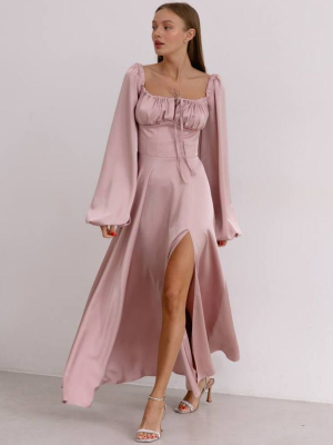 Сатинова вечірня сукня з розрізом