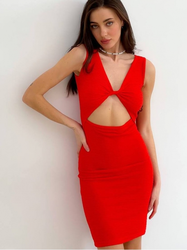 Сукня міні силуетна червона з вирізом