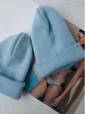 Небесно-блакитна шапка біні Небесно-блакитна шапка біні