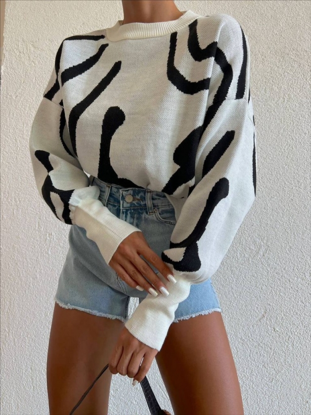 Abstract pattern cropped sweater