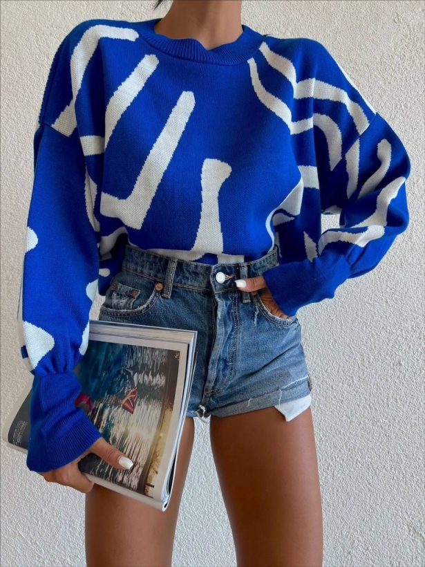 Вкорочений светр з абстрактним візерунком
