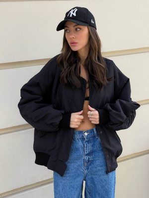 Чорна куртка бомбер