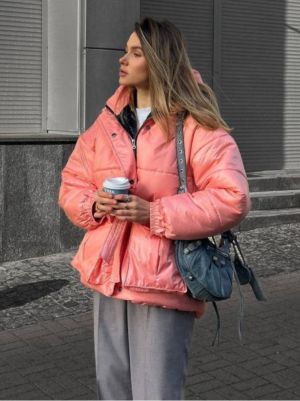 Рожева зимова куртка з капюшоном