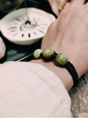Нефритовий браслет