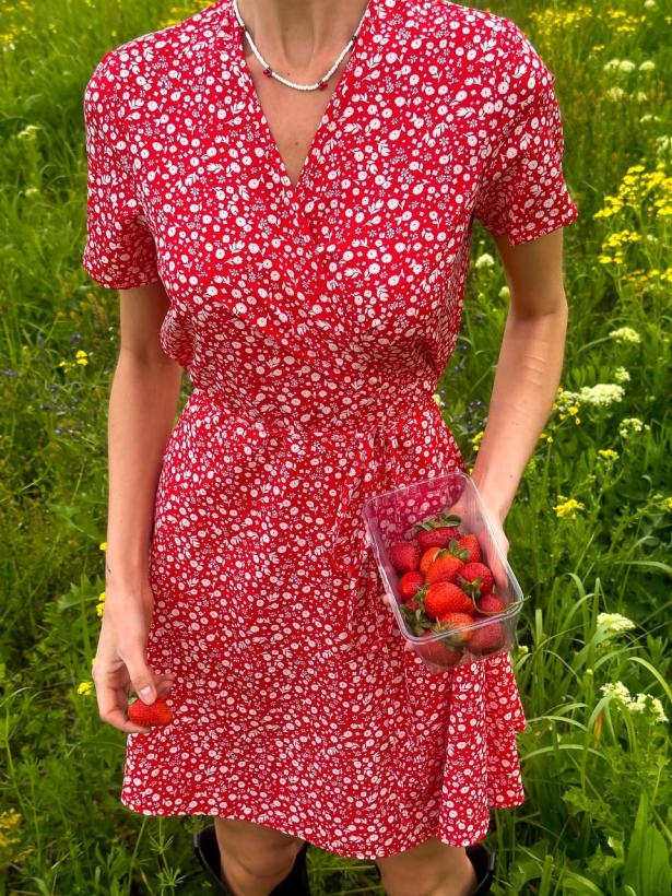 Червона коротка сукня кімоно в квітковий принт