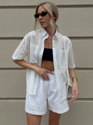Білий костюм з шортами з прошви Білий костюм з шортами з прошви