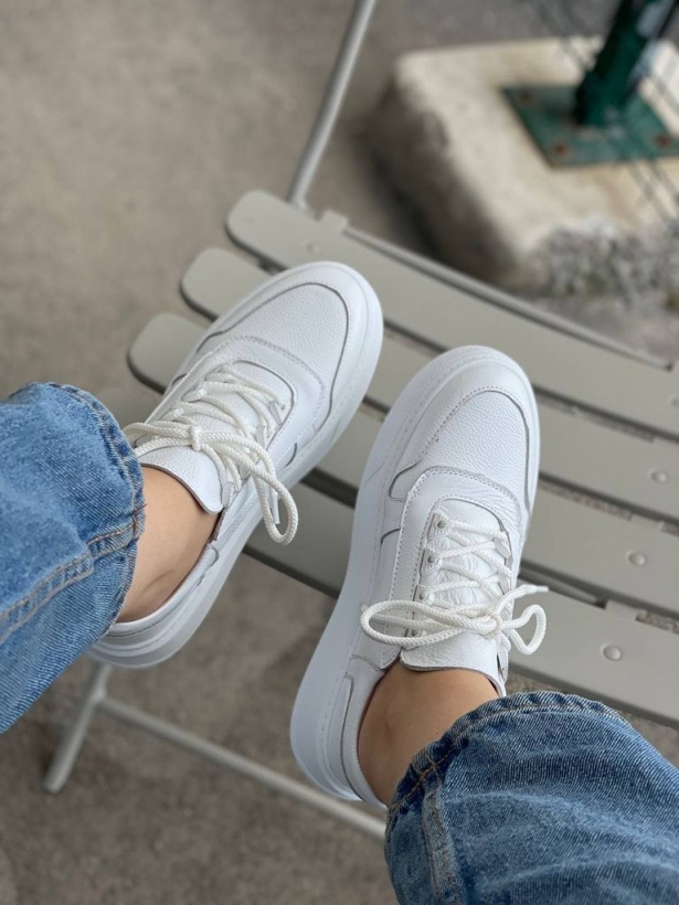 Білі шкіряні кросівки на платформі
