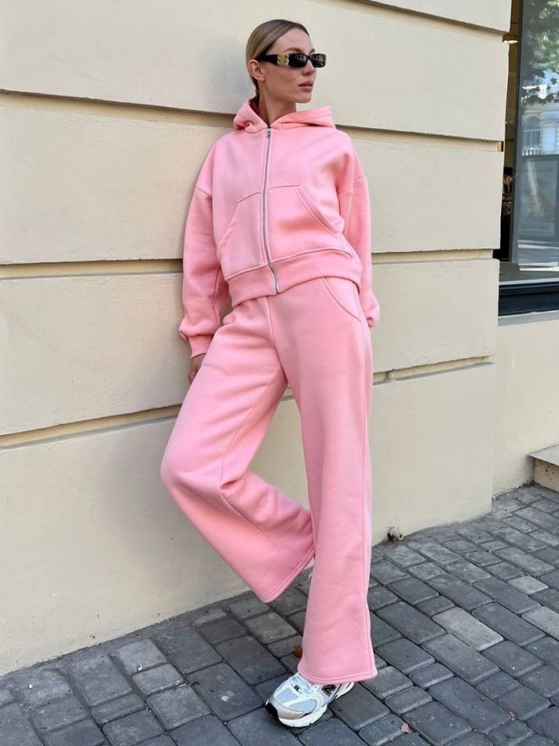 Pink warm sports suit with straight pants