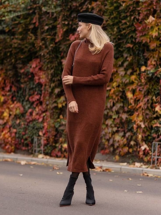 Seamless straight cut woolen midi dress