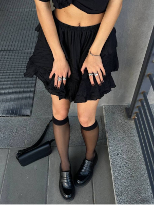 Чорна спідниця з рюшами та вишивкою