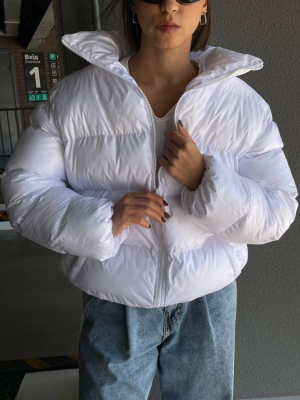 Біла зимова коротка куртка на пуху