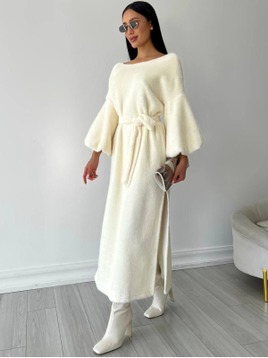 Тепла пухнаста сукня з пишними рукавами