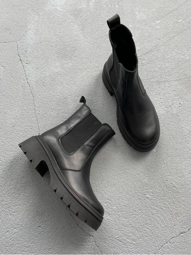 Demi-season black low genuine leather Chelsea boots