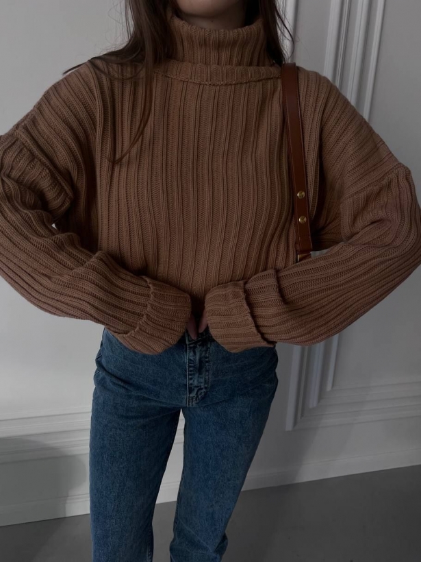 Cropped voluminous rib sweater