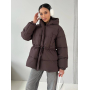 Коричнева зимова куртка з куліскою на талії  Коричнева зимова куртка з куліскою на талії