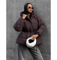 Коричнева зимова куртка з куліскою на талії 