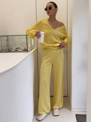 Трикотажний брючний костюм з ажурними вставками