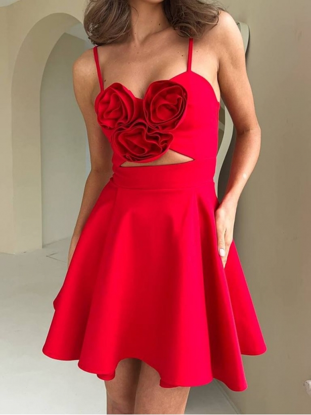 Коктейльна міні сукня на тонких бретелях з 3D квітами