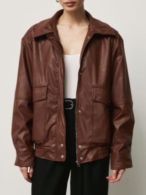 Коричнева шкіряна куртка у вінтажному стилі