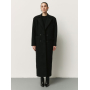 Чорне довге пряме пальто з акцентними плечима