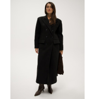 Чорне довге пряме пальто з акцентними плечима