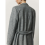 Сіре пальто міді з поясом та підплічниками