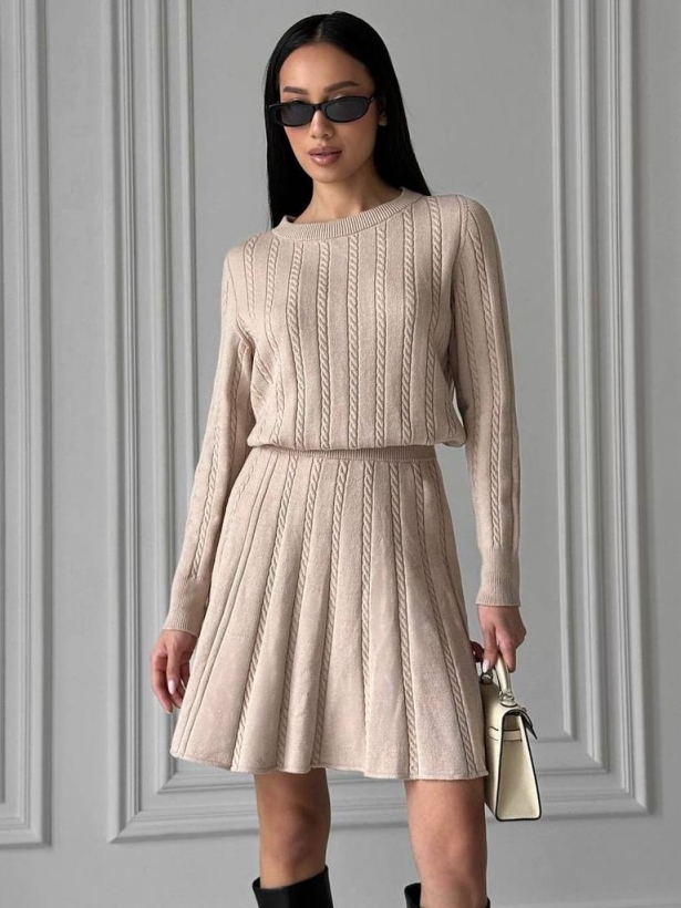Natural yarn knitted mini skirt suit