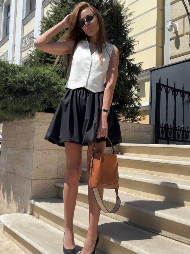 Black balloon mini skirt
