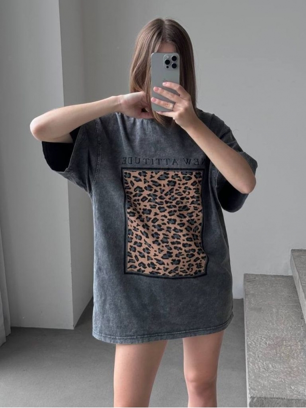 Gray elongated vintage leopard print T-shirt 