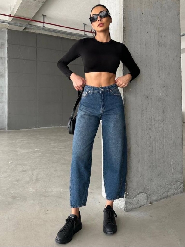 Dark blue wide cropped carrotfit jeans 