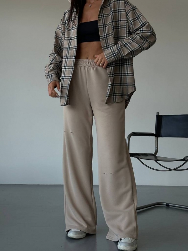 Beige plaid shirt wide trousers suit 