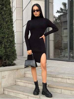 Бесшовна сукня гольфик з розрізом в рубчик