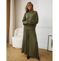 В'язаний костюм з широкими плісованими штанами