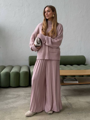 В'язаний костюм з широкими плісованими штанами