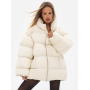Молочний пуховик oversized з капюшоном