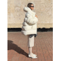 Молочний пуховик oversized з капюшоном