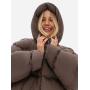Коричневий пуховик oversized з капюшоном