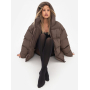 Коричневий пуховик oversized з капюшоном