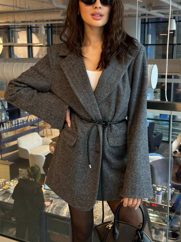 Elongated wool jacket