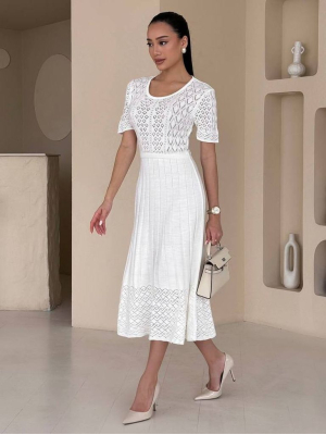 В'язана бавовняна ажурна сукня міді з коротким рукавом