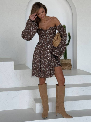 Шовкова сукня з оголеними плечима мокко