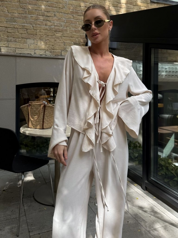 Milk crepe flounces blouse wide trousers suit