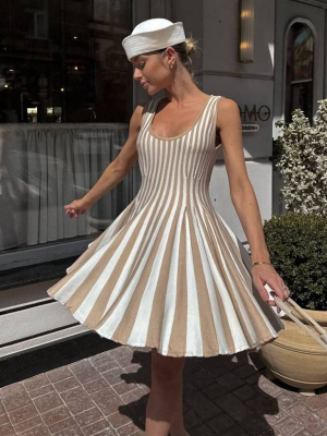 Бавовняна в'язана міні сукня в смужку