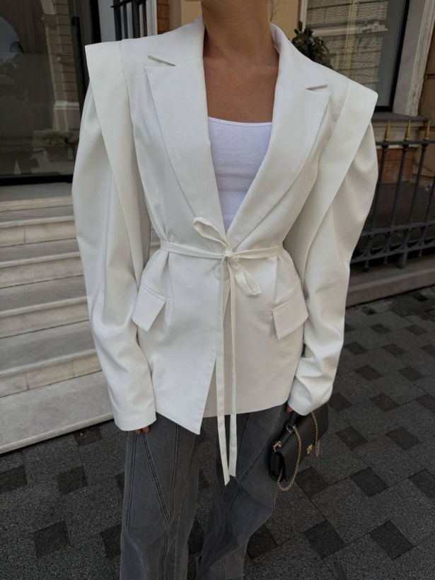 Elongated oversized fitted jacket with accent shoulders